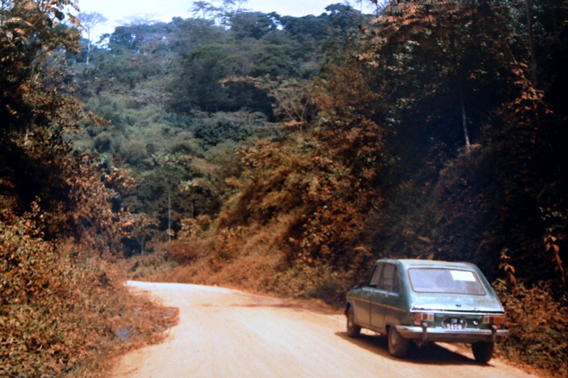 Mit dem Renault 16 durch Kamerun (© Detlev Saat)